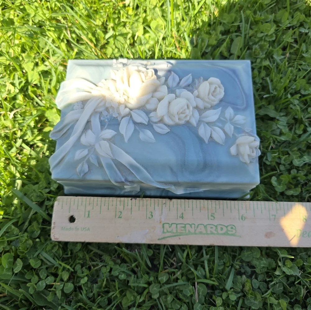 Avondale Crushed Glass Box Velvet Lined - Floral - Vintage Roses Blue